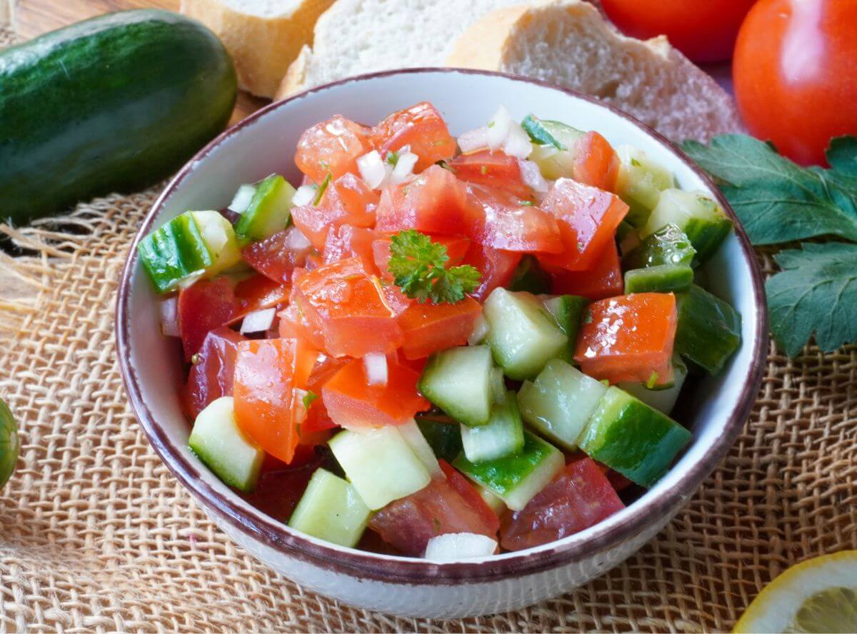 Schneller Tomaten-Gurken-Salat