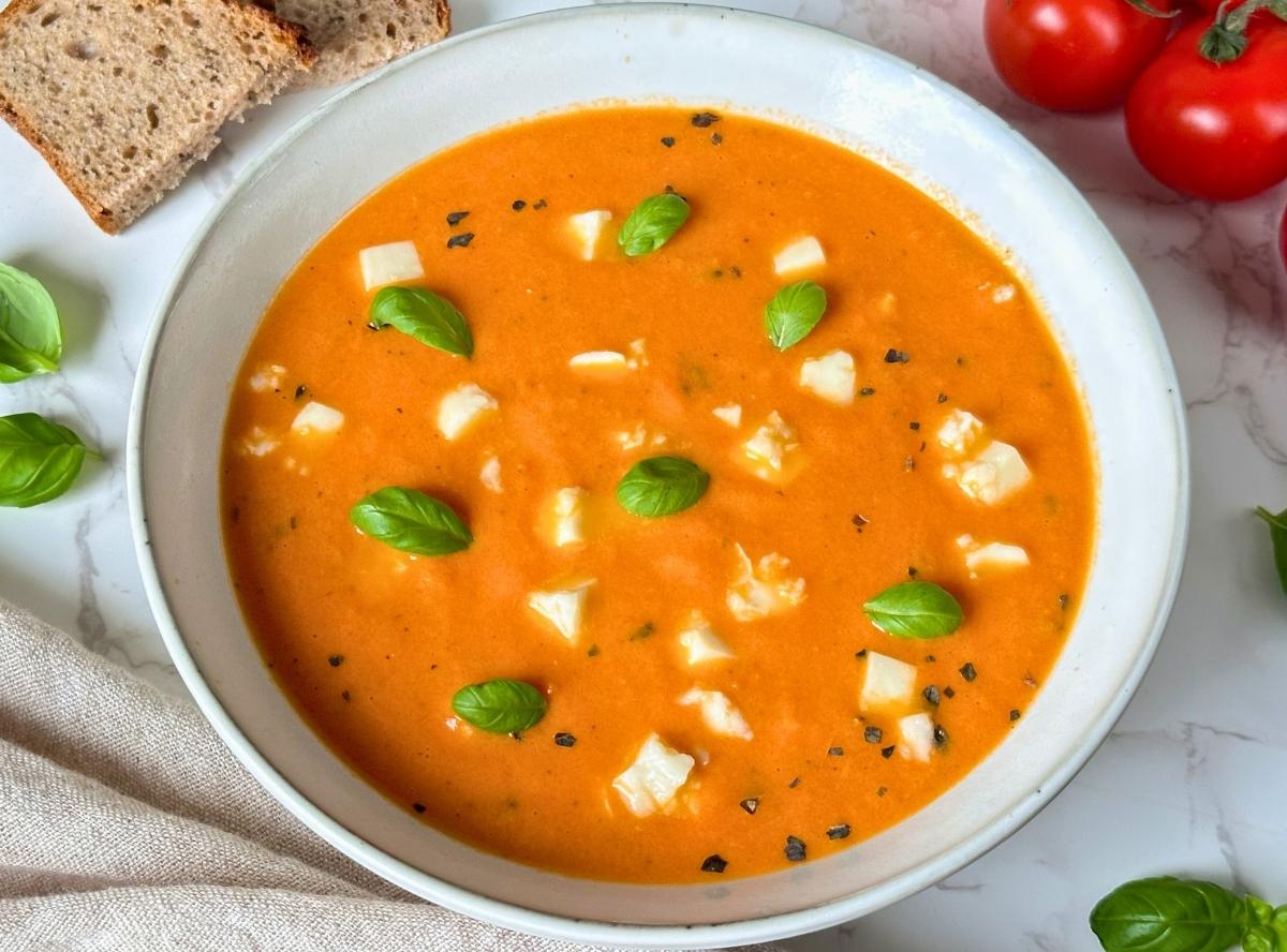 Tomaten-Mozzarella-Suppe mit ganz viel Aroma