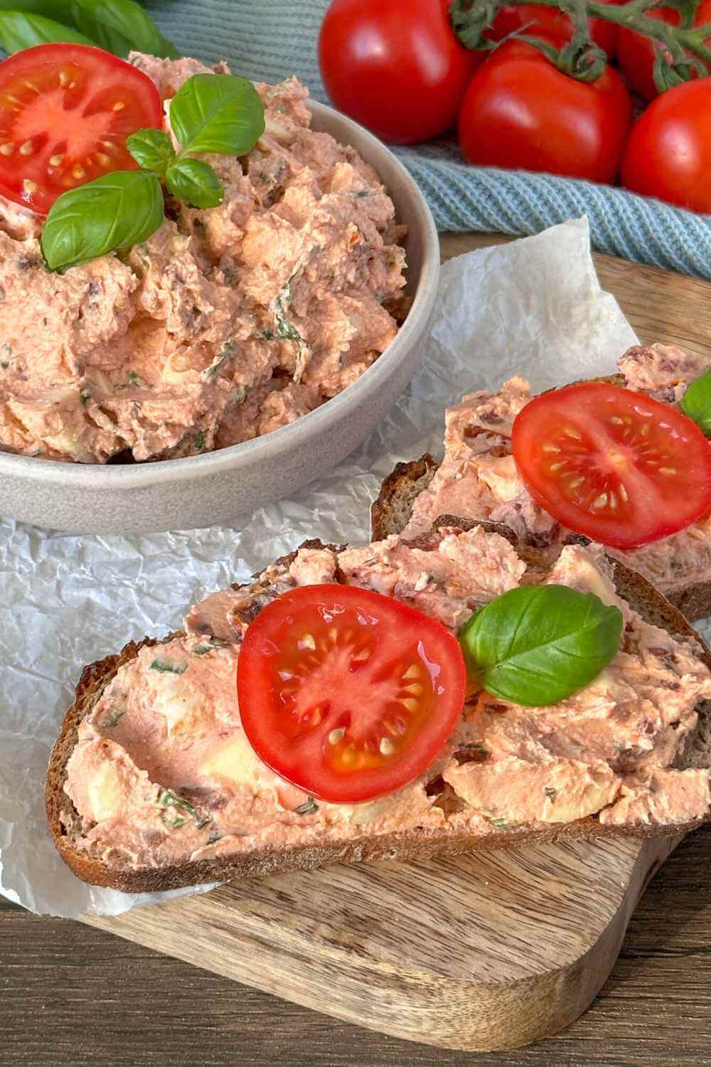 Tomate Basilikum Aufstrich mit Mozzarella Tomate Basilikum Aufstrich mit Mozzarella