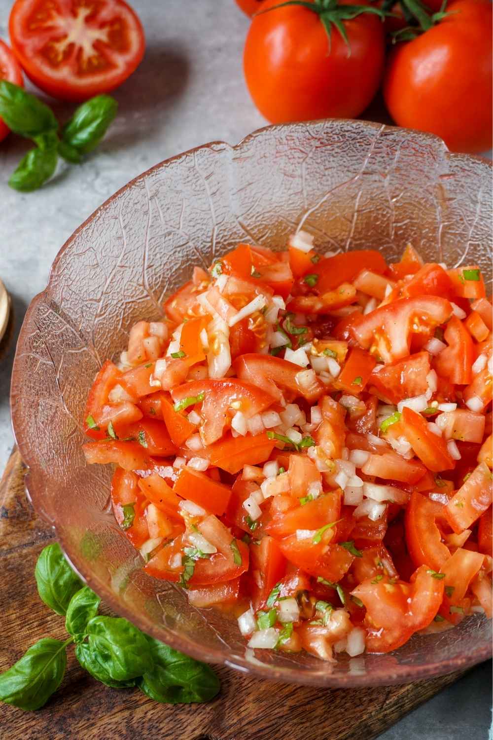 Jennys Tomatensalat mit Zwiebeln – einfach lecker Jennys Tomatensalat mit Zwiebeln – einfach lecker