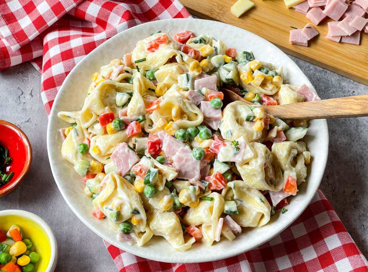 Einfacher Tortellinisalat mit Schinken und Miracel Whip
