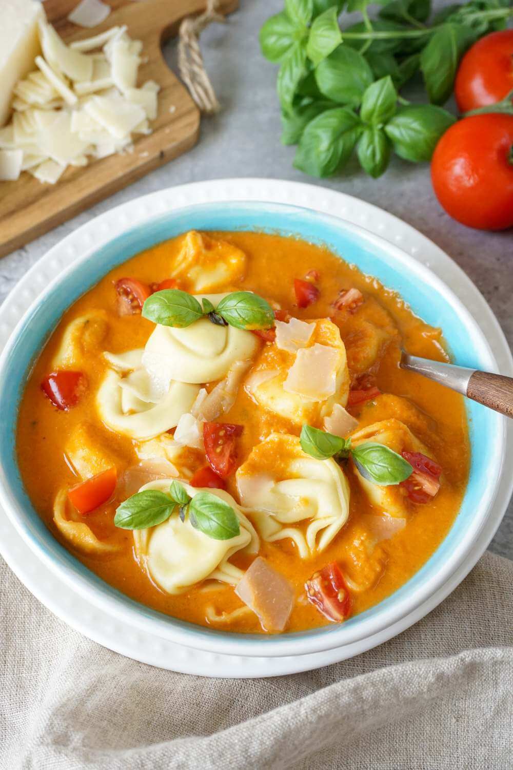 Tortellinisuppe mit Tomaten Tortellinisuppe mit Tomaten