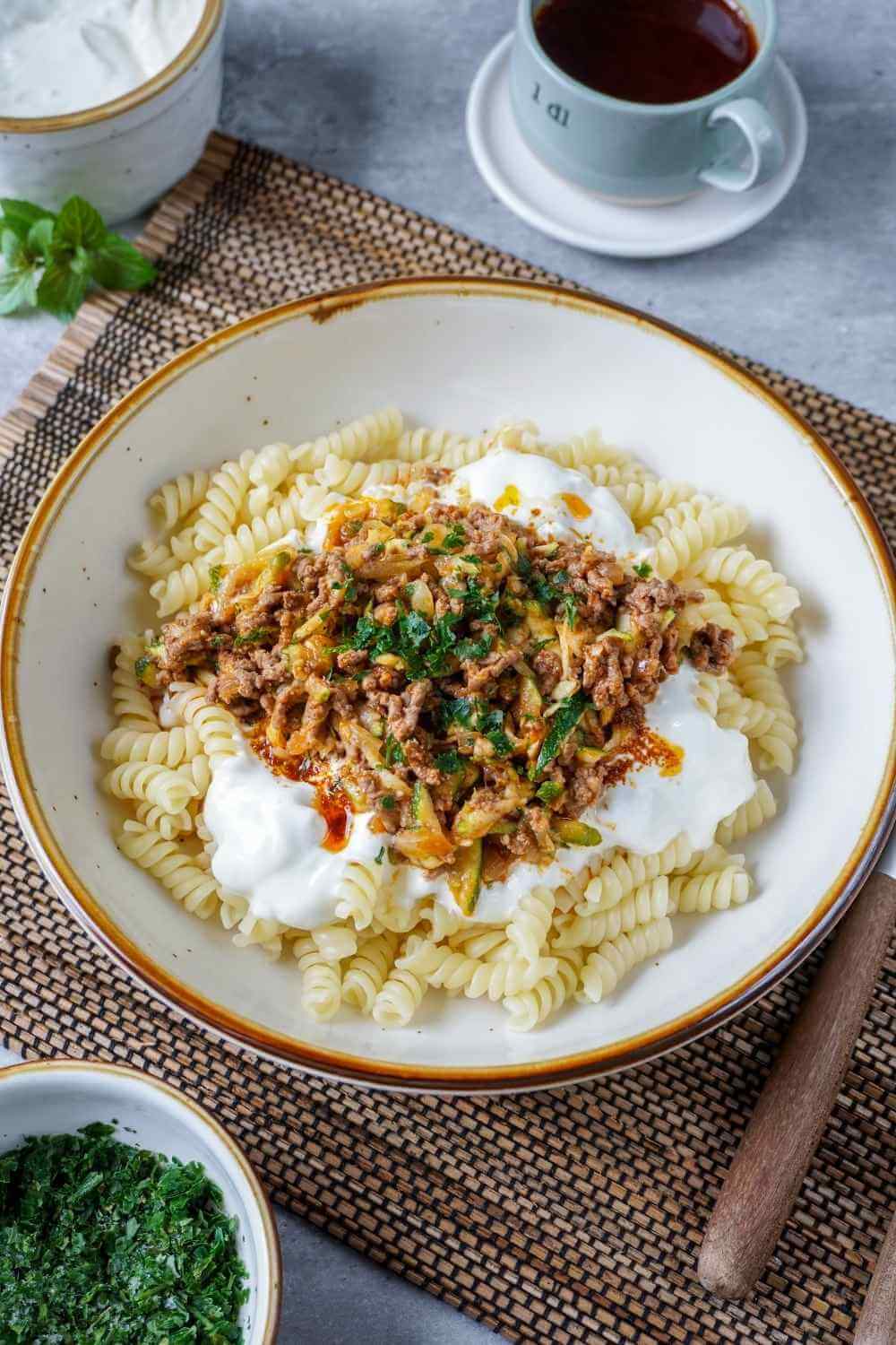 Türkische Pasta mit Hackfleisch und Joghurt: So wird das Trendrezept ein Hit für die ganze Familie
