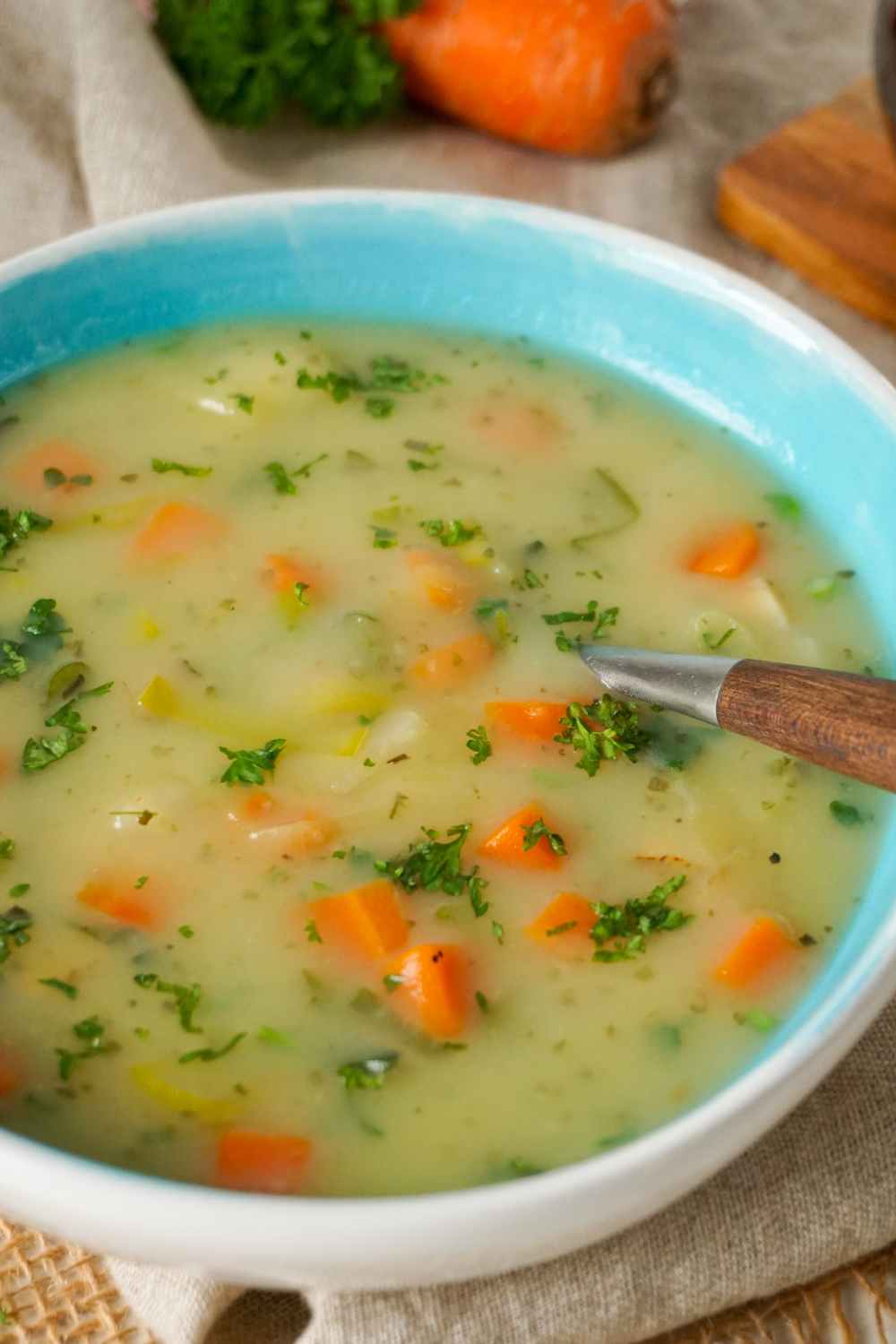 vegane Kartoffelsuppe auf Teller
