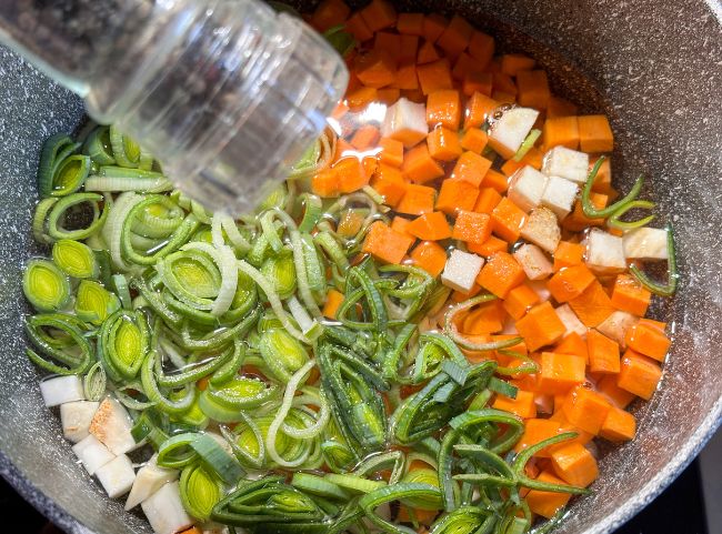 Vegane Kartoffelsuppe Gem&uuml;se kochen