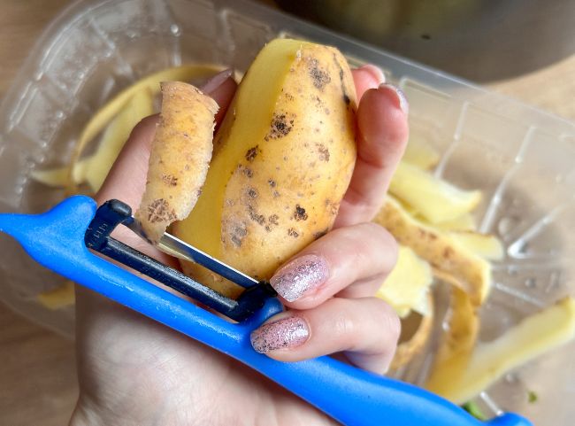 Vegane Kartoffelsuppe Gem&uuml;se sch&auml;len