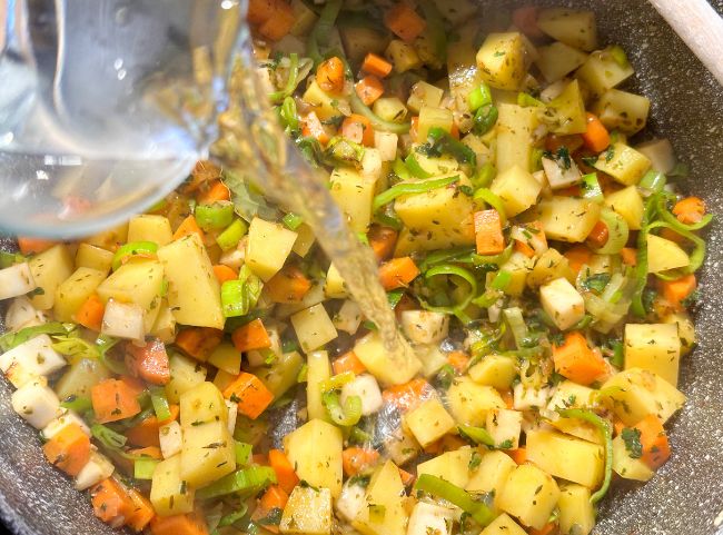 veganer Gemüseeintopf kochen veganer Gemüseeintopf kochen