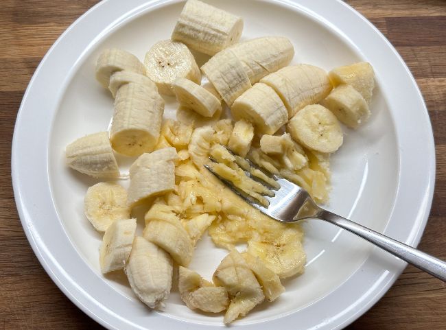 veganes Bananenbrot Bananen zerdrücken veganes Bananenbrot Bananen zerdrücken