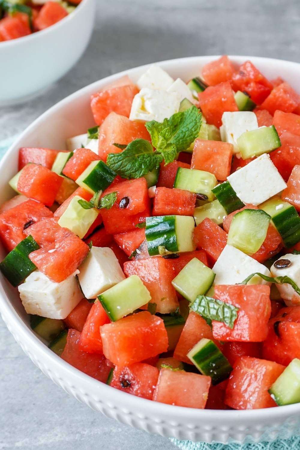 Wassermelonen-Feta-Salat – so erfrischend & leicht Wassermelonen-Feta-Salat – so erfrischend & leicht