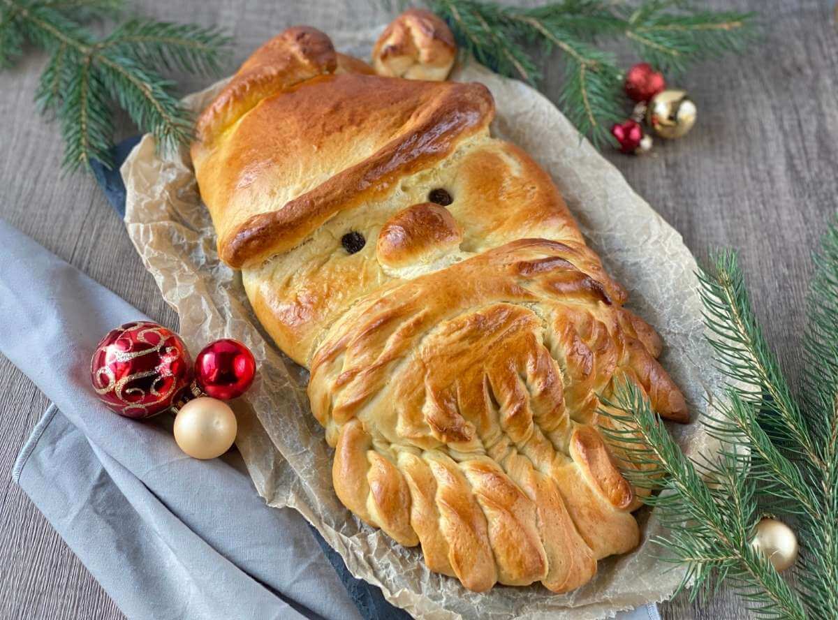 Weihnachtsmann aus Hefeteig