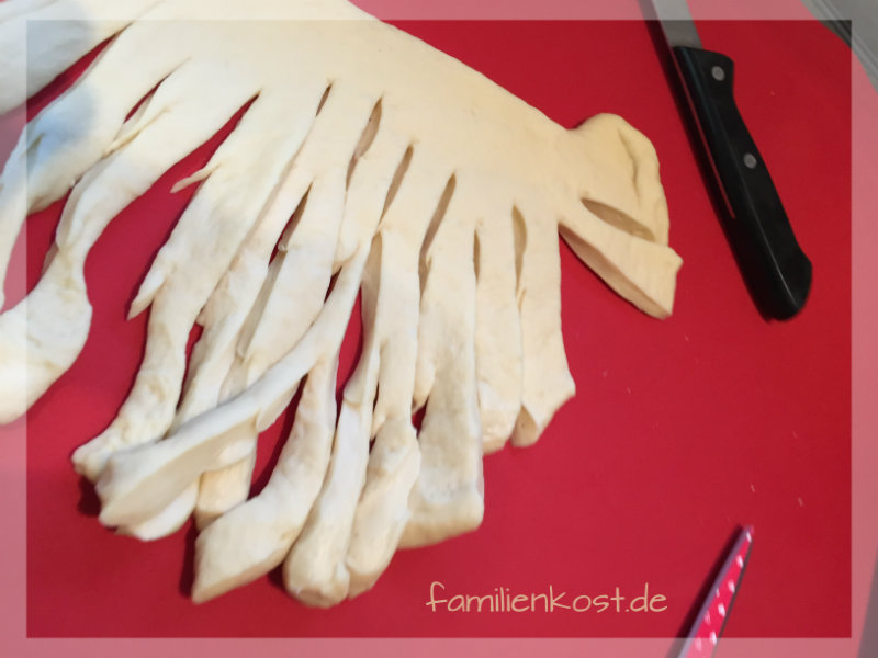 Weihnachtsmann aus Hefeteig backen: Bart Weihnachtsmann aus Hefeteig backen:Bart