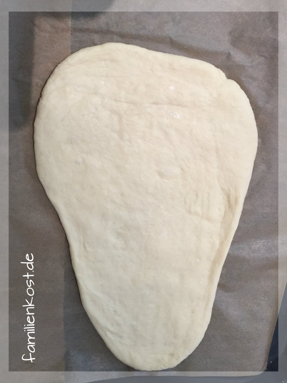 Weihnachtsmann aus Hefeteig backen:Kopf Weihnachtsmann aus Hefeteig backen: Top
