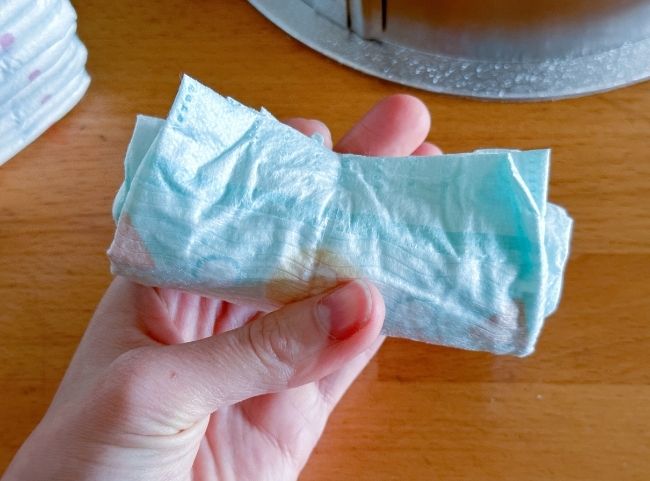Windeltorte Windeln zusammen rollen Windeltorte Windeln zusammen rollen