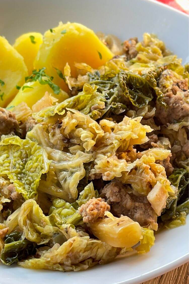 Wirsingeintopf mit Hackfleisch - Omas Rezept Wirsingeintopf mit Hackfleisch - Omas Rezept