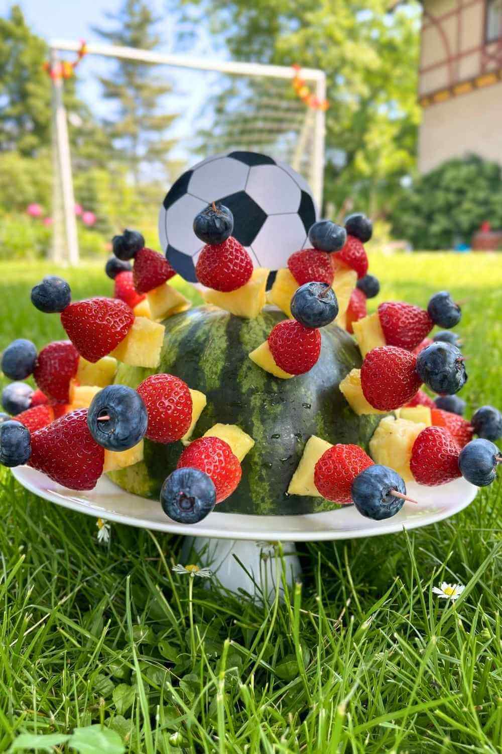 Obstspie&szlig; mit Blaubeeren, Erdbeere und Ananas