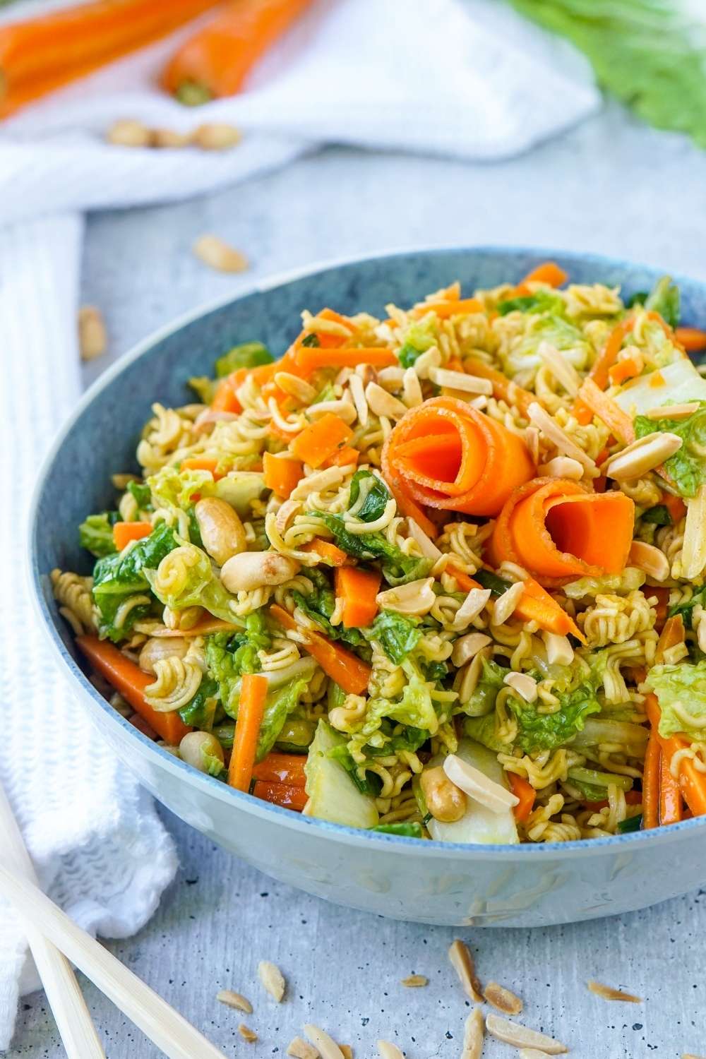 Yum-Yum-Salat – Das schnelle Rezept mit Chinakohl + einer Extraportion Gemüse Yum-Yum-Salat – Das schnelle Rezept mit Chinakohl + einer Extraportion Gemüse