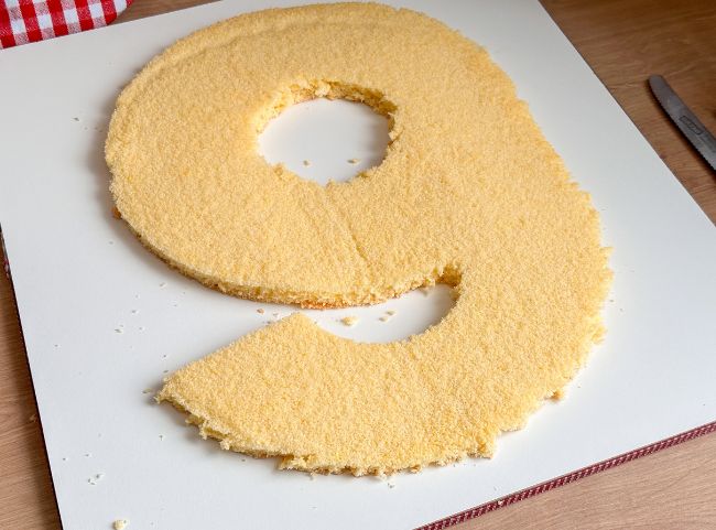 Zahlentorte 9 aus Biskuitboden Zahlentorte 9 aus Biskuitboden