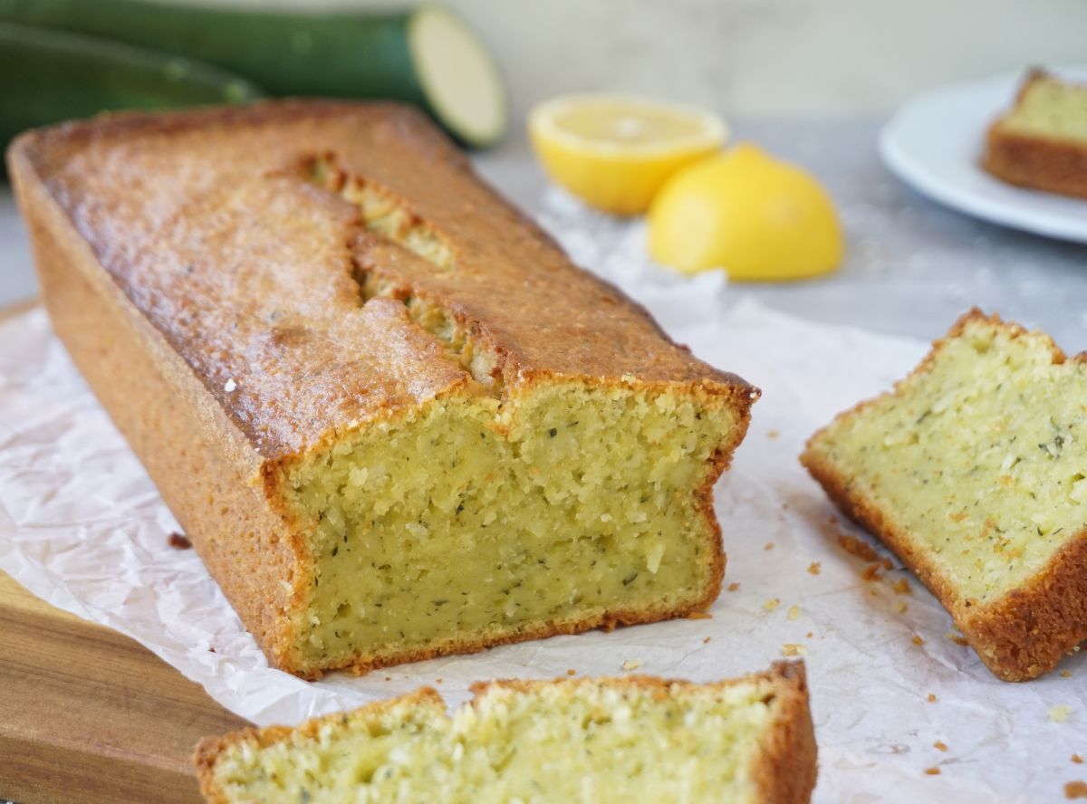 Zucchini Kuchen mit Zitrone und Kokos