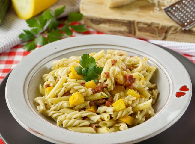 Zucchini-Schinken-Nudeln als Urlaubsk&uuml;che