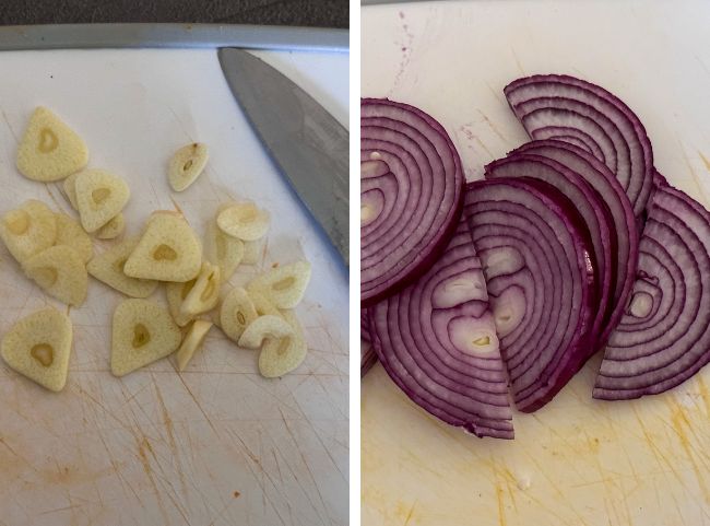 Knoblauch und Zwiebel schneiden Knoblauch und Zwiebel schneiden