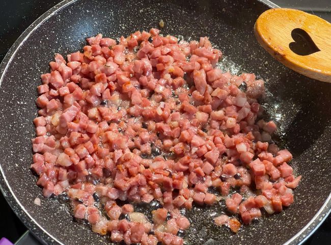 Zwiebelkuchen Muffins Speck anbraten Zwiebelkuchen Muffins Speck anbraten